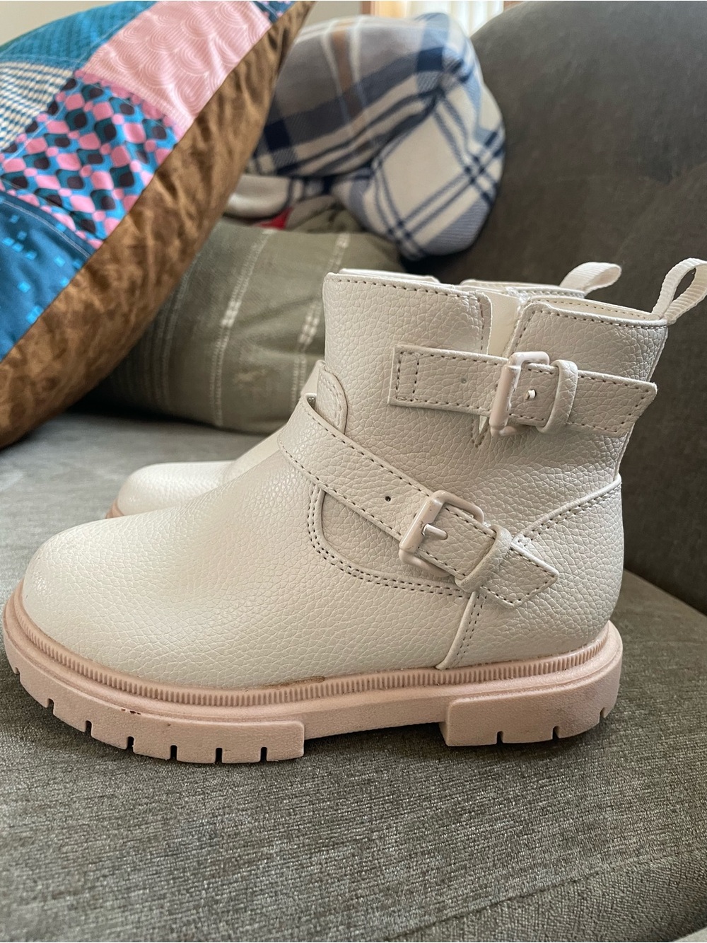 Cat & Jack cream boots sz 10